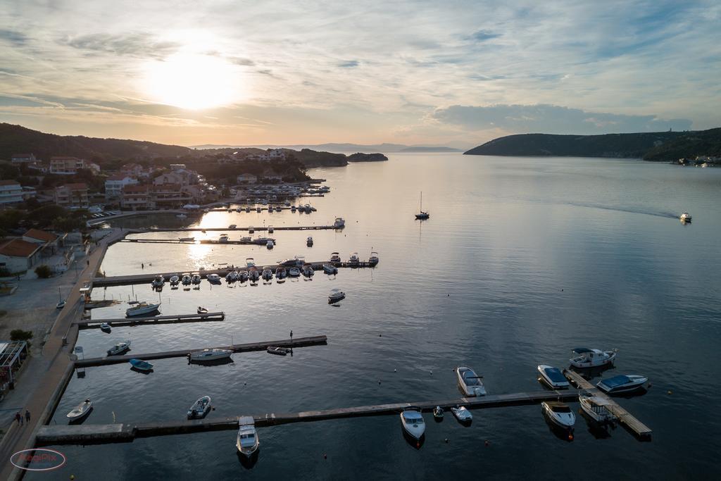 Tomulic Jasna I Miljenko Supetarska Draga Exterior foto